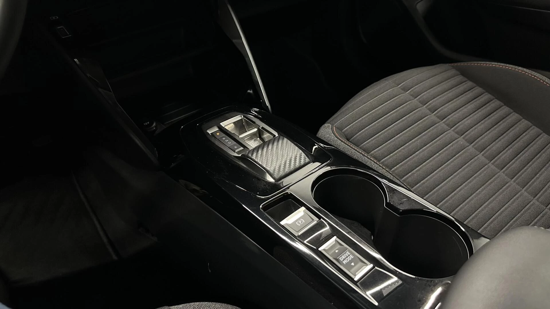 Hoofdafbeelding Peugeot e-208