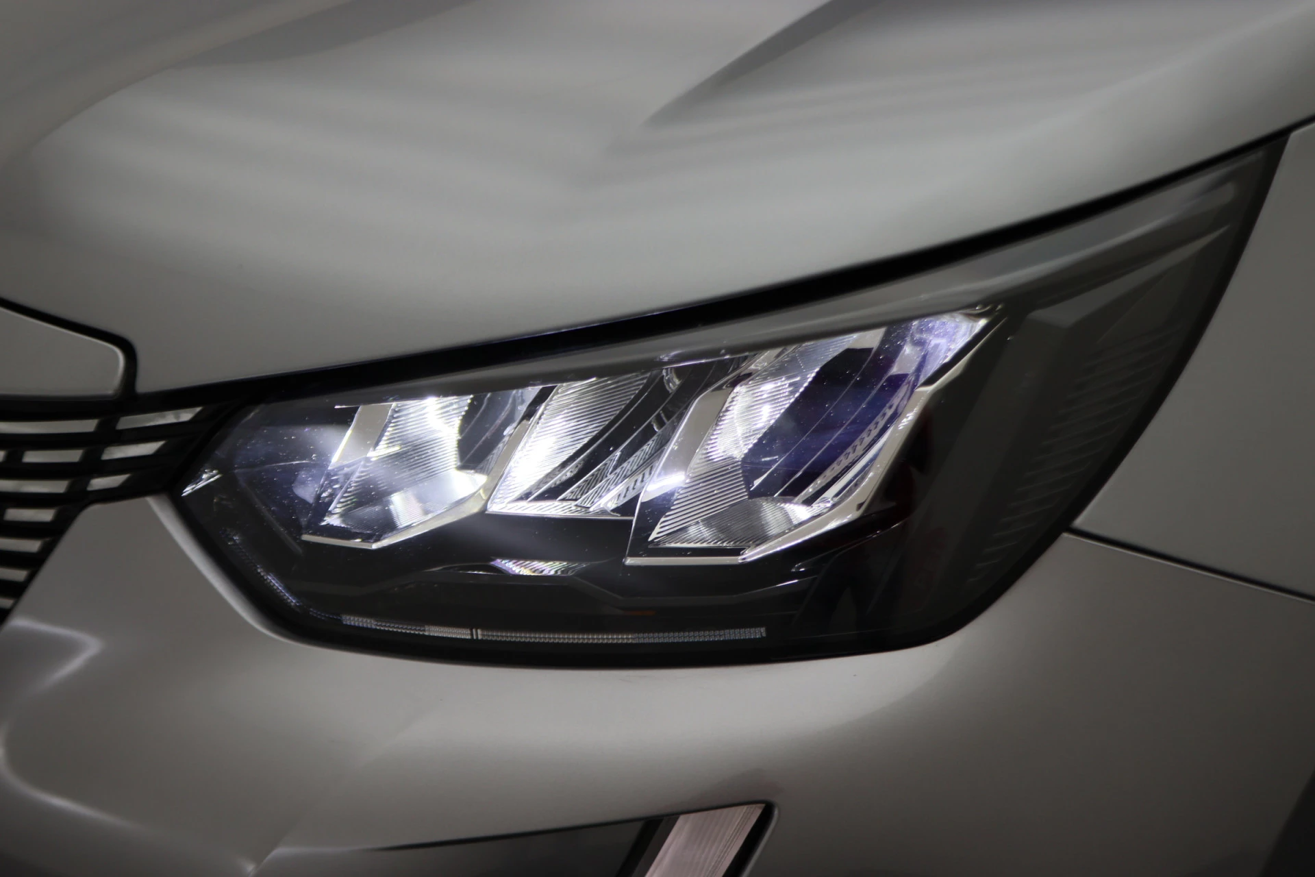 Hoofdafbeelding Peugeot e-2008