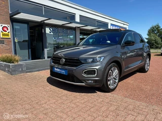 Volkswagen T-Roc 1.5 TSI Sport | Pano | Trekhaak | Stoelverwarm
