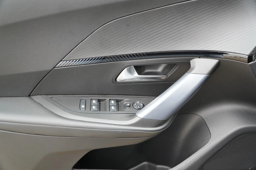 Hoofdafbeelding Peugeot e-2008