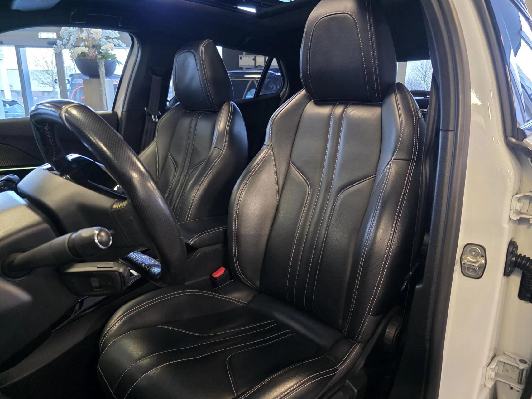 Hoofdafbeelding Peugeot e-2008