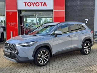 Hoofdafbeelding Toyota Corolla Cross Toyota Corolla Cross HYBRID 140 STYLE STUUR/STOELVERWARMING EL-ACHTERKLEP 18"LM-VELGEN PRIVACY-GLASS