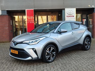 Hoofdafbeelding Toyota C-HR Toyota C-HR 1.8 HYBRID STYLE STOEL/STUURVERW BLIND-SPOT KEYLESS 18''LM-VELGEN PARK-SENSOREN CAMERA NAVI AD-CRUISE CLIMA PRIVACY GLASS