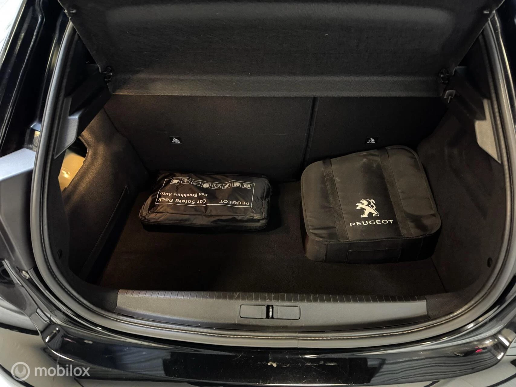 Hoofdafbeelding Peugeot e-208