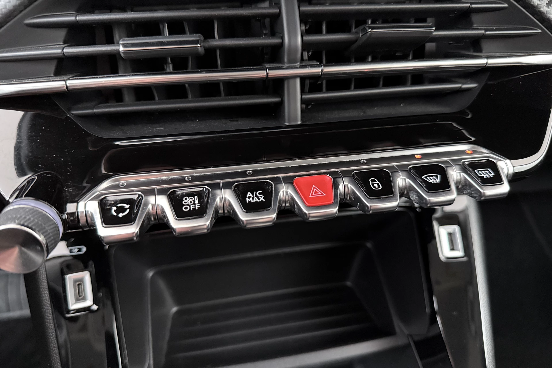 Hoofdafbeelding Peugeot e-2008