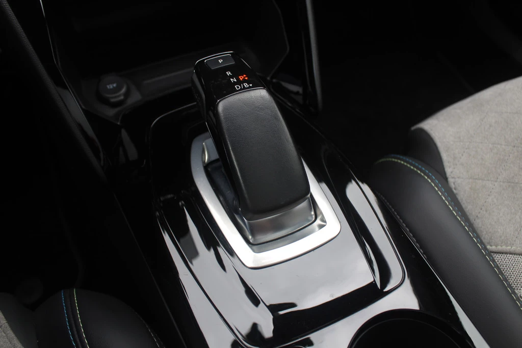 Hoofdafbeelding Peugeot e-2008