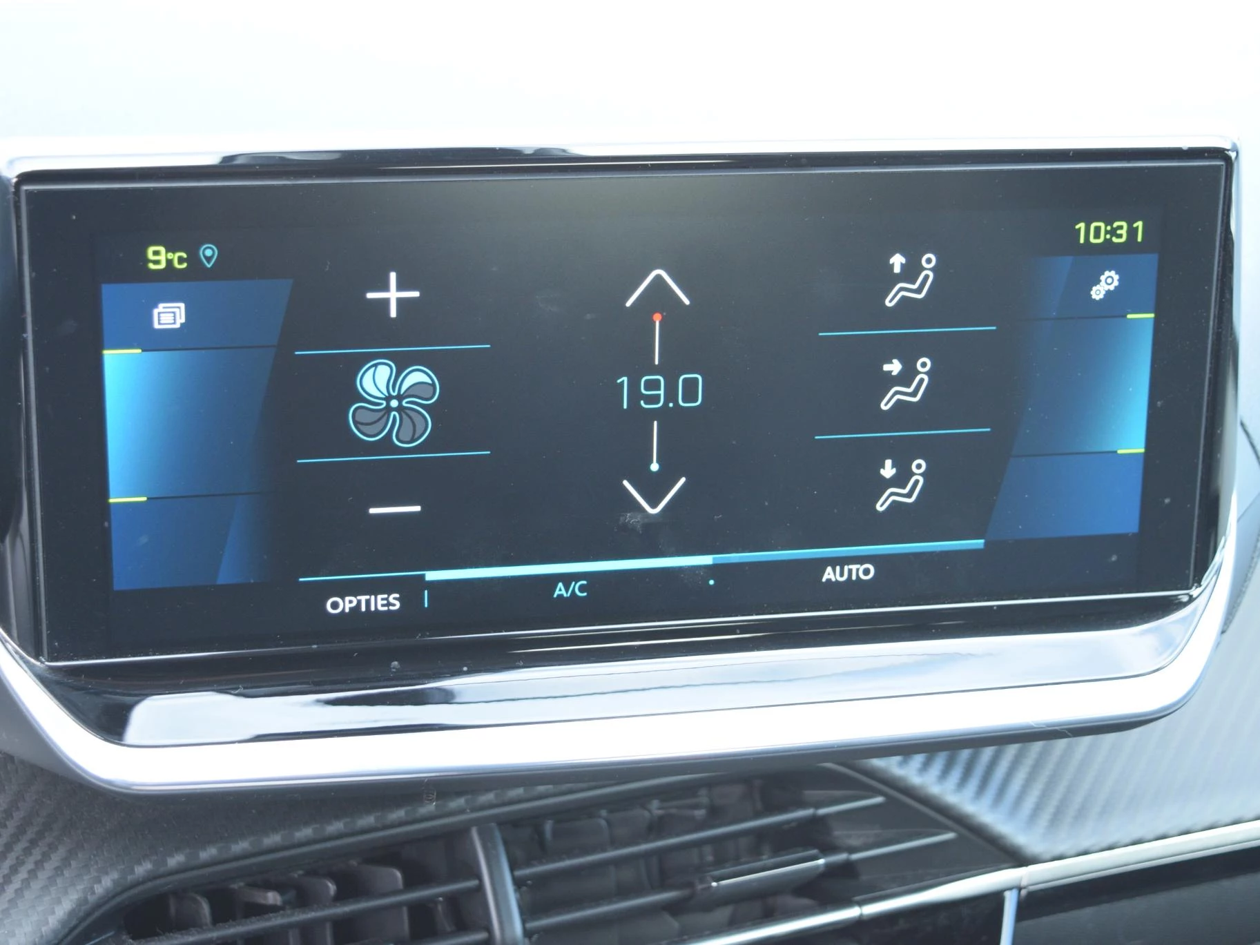 Hoofdafbeelding Peugeot e-2008