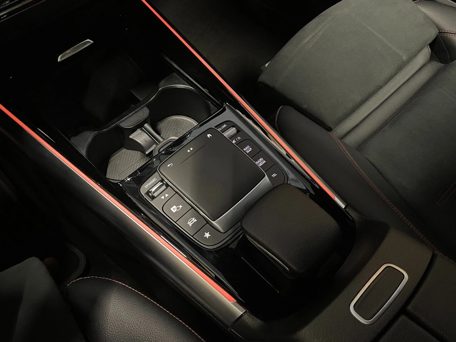 Hoofdafbeelding Mercedes-Benz EQA