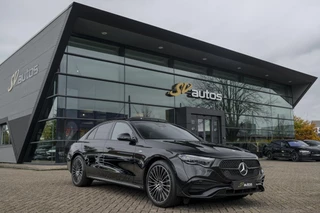 Mercedes-Benz E-klasse E300e AMG 313pk Hybrid Panoramadak Superscreen Night pakket MBUX Digital light NLauto Keyless 20" LMV