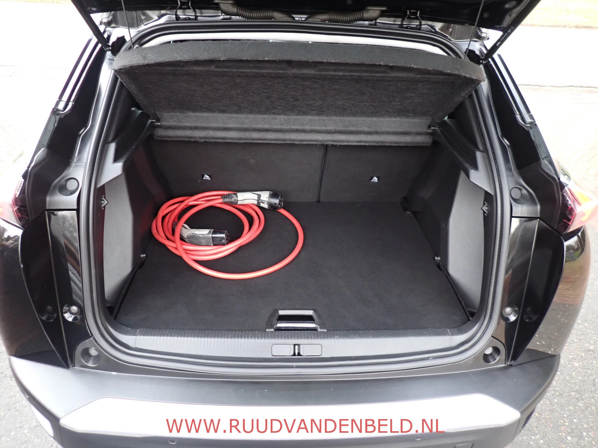 Hoofdafbeelding Peugeot e-2008