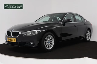 BMW 3-serie 318i Executive Automaat (GROOT-NAVIGATIE, CAMERA, PDC, STOELVERWARMING, LED, CRUISE, DEALER ONDERHOUDEN)