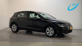 Volkswagen Golf 1.0 TSI 110pk Life Virtual Cockpit Navigatie Parkeersensoren Sfeerverlichting