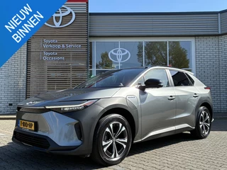 Toyota bZ4X DYNAMIC 71 kWh STOEL/STUURVERW 360° CAMERA PARK-SENSOREN BLIND-SPOT LED-MATRIX EL-STOEL EL-ACHTERKLEP NL-AUTO