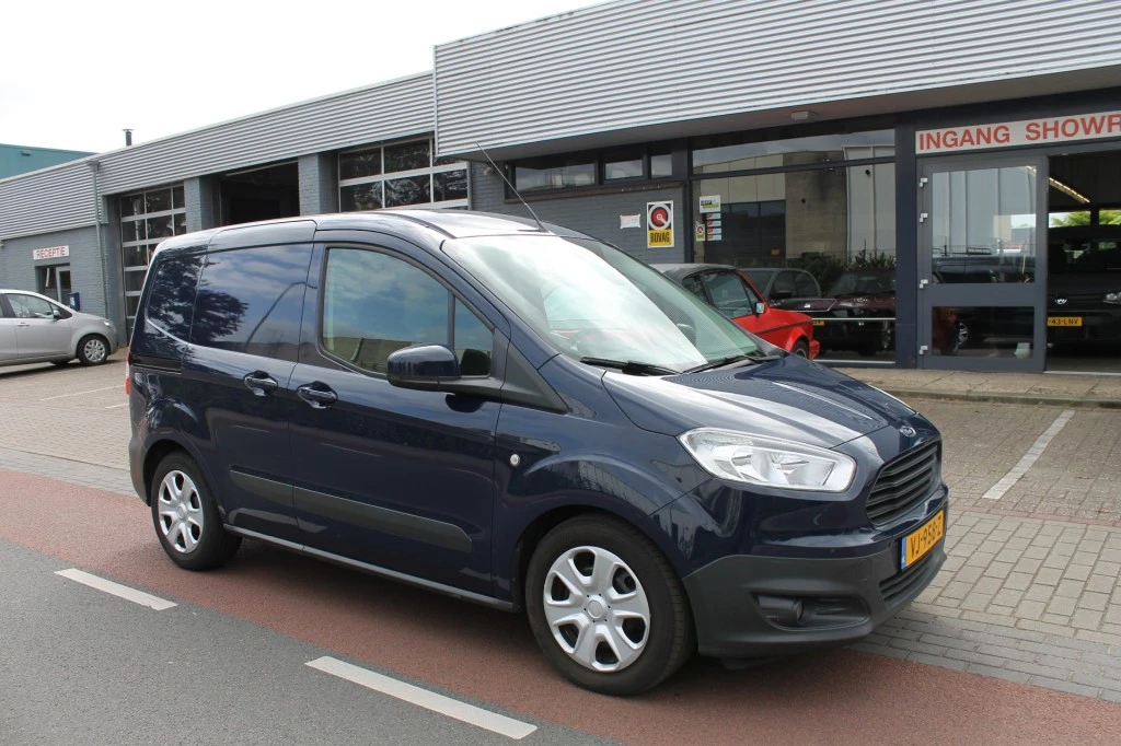 Hoofdafbeelding Ford Transit Courier