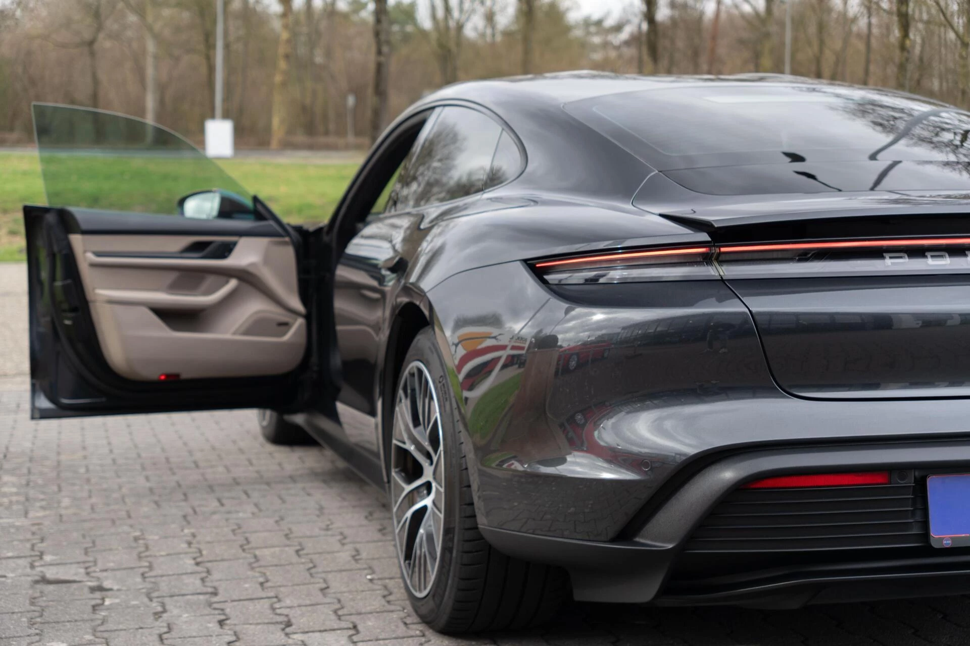 Hoofdafbeelding Porsche Taycan