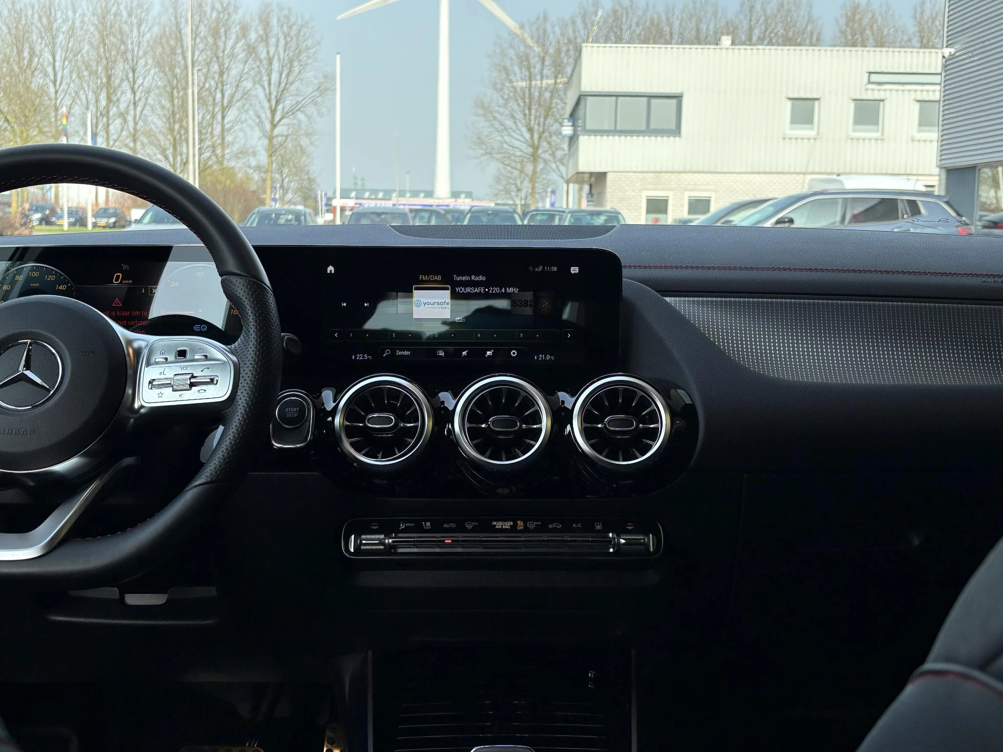 Hoofdafbeelding Mercedes-Benz EQA