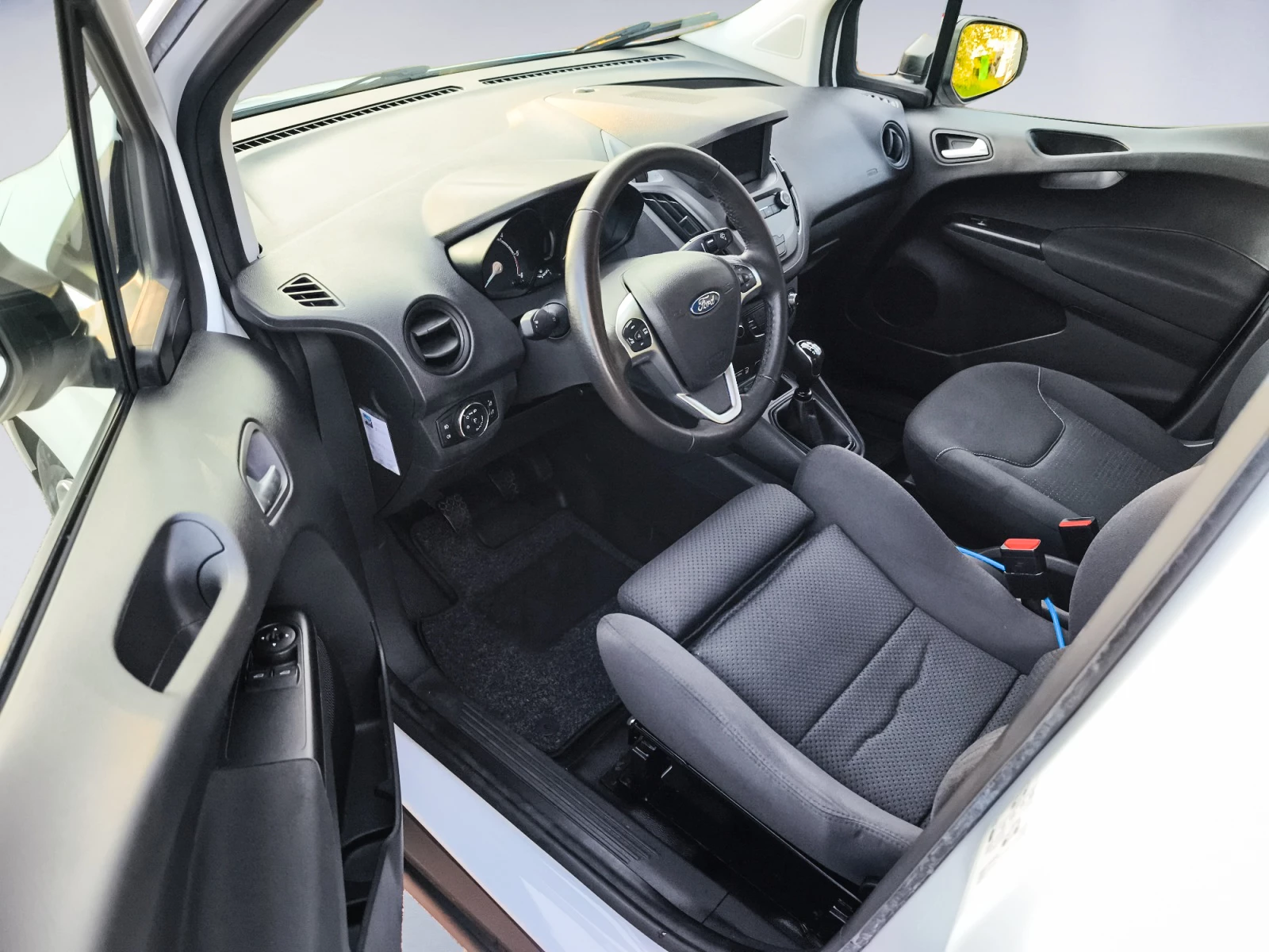Hoofdafbeelding Ford Transit Courier