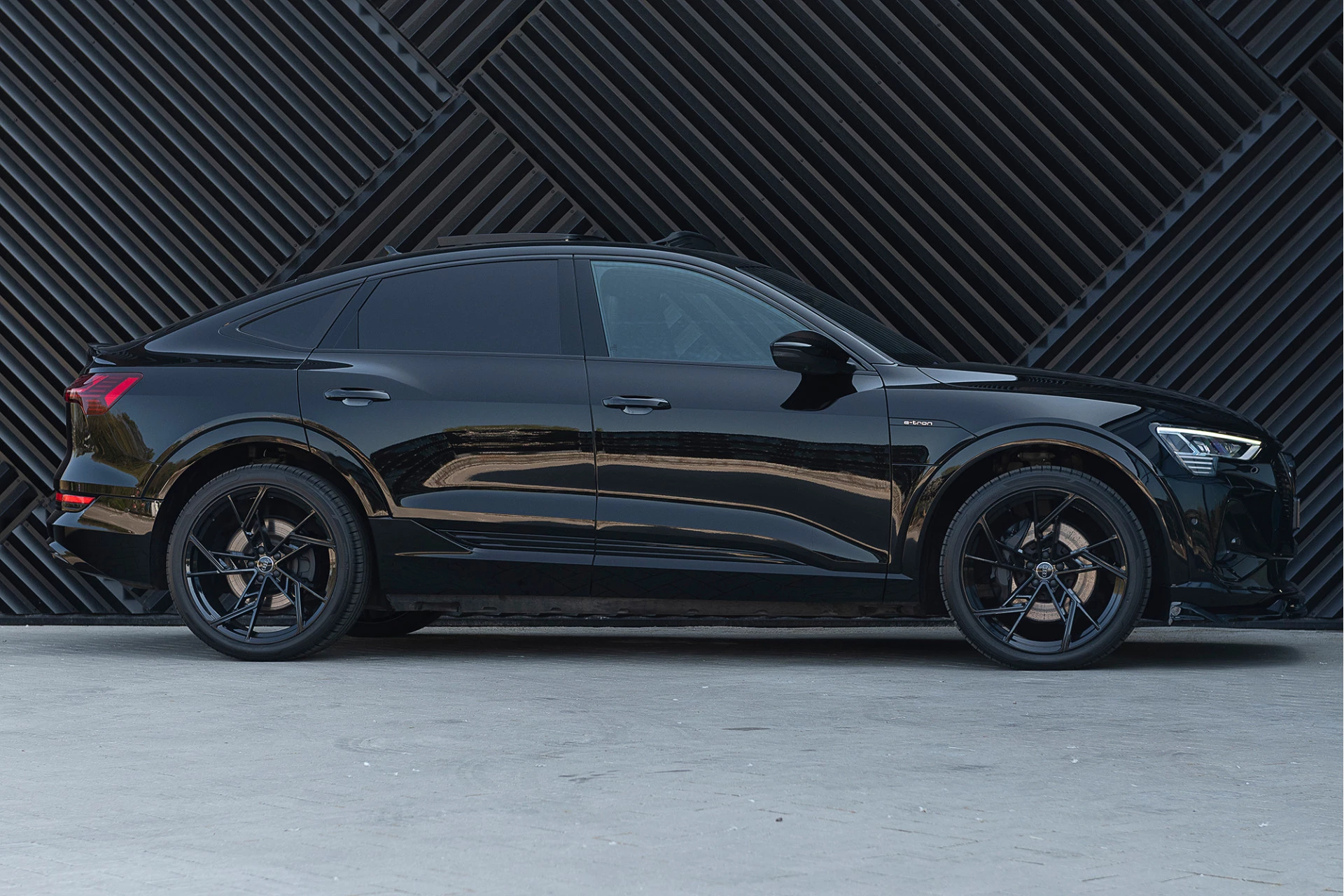 Hoofdafbeelding Audi e-tron