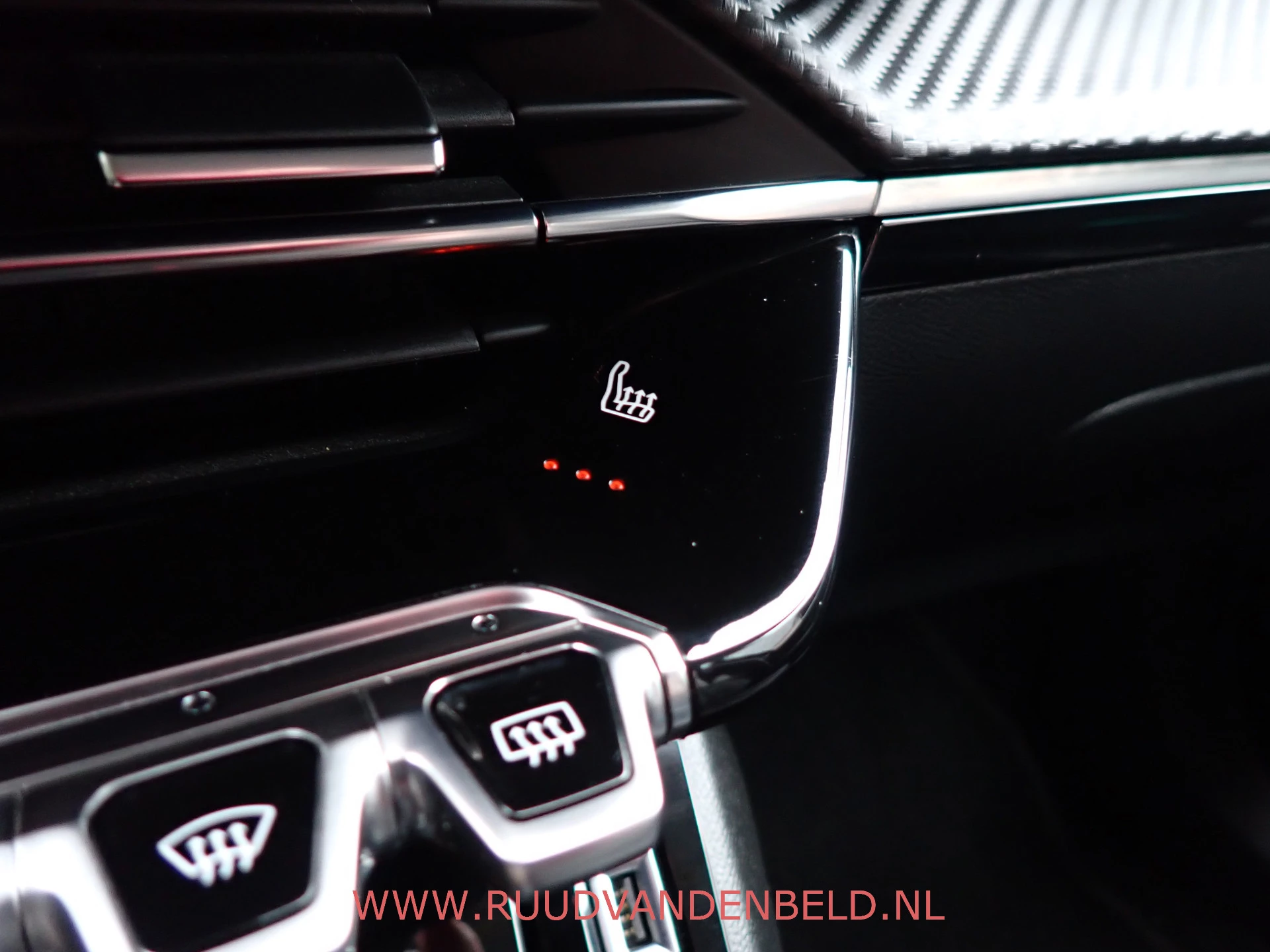 Hoofdafbeelding Peugeot e-2008