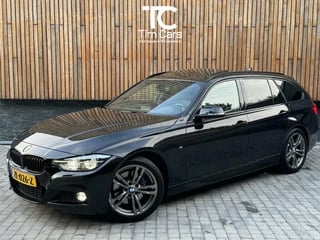 BMW 3-serie Touring 318i M Sport Automaat | Leer | Panoramadak | Elektrisch verstelbare stoelen | Achteruitrijcamera | HiFi Audio | Parkeersensoren voor en achter