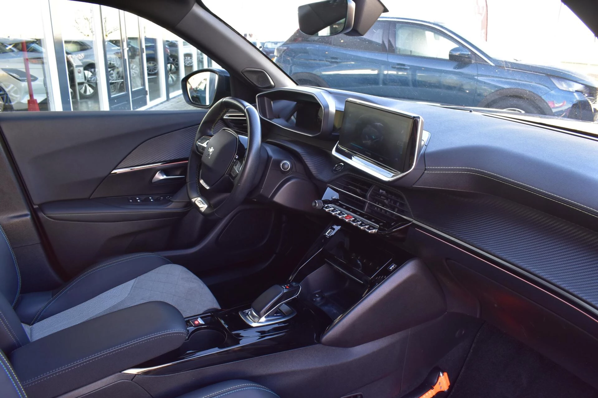 Hoofdafbeelding Peugeot e-2008