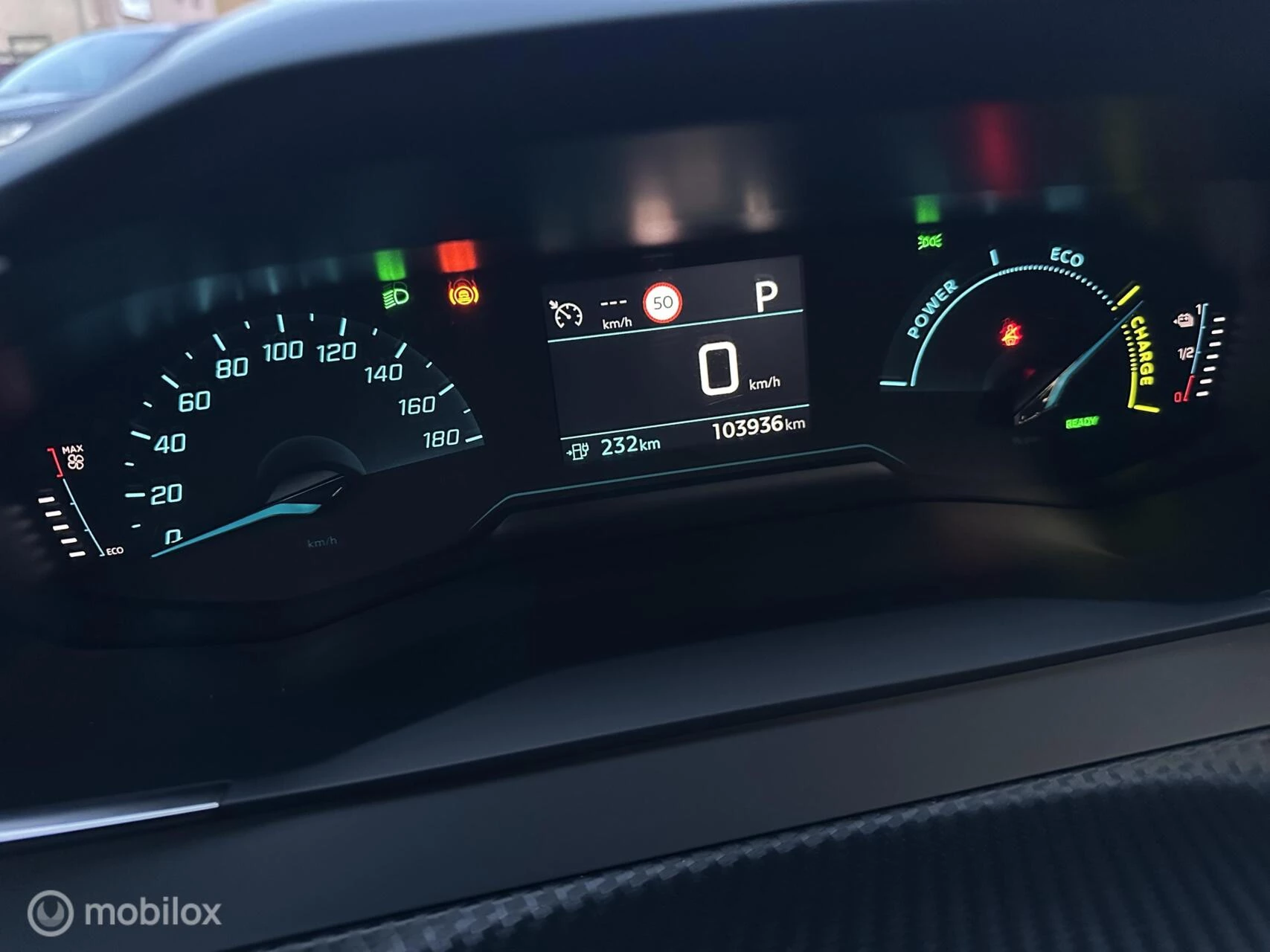 Hoofdafbeelding Peugeot e-2008