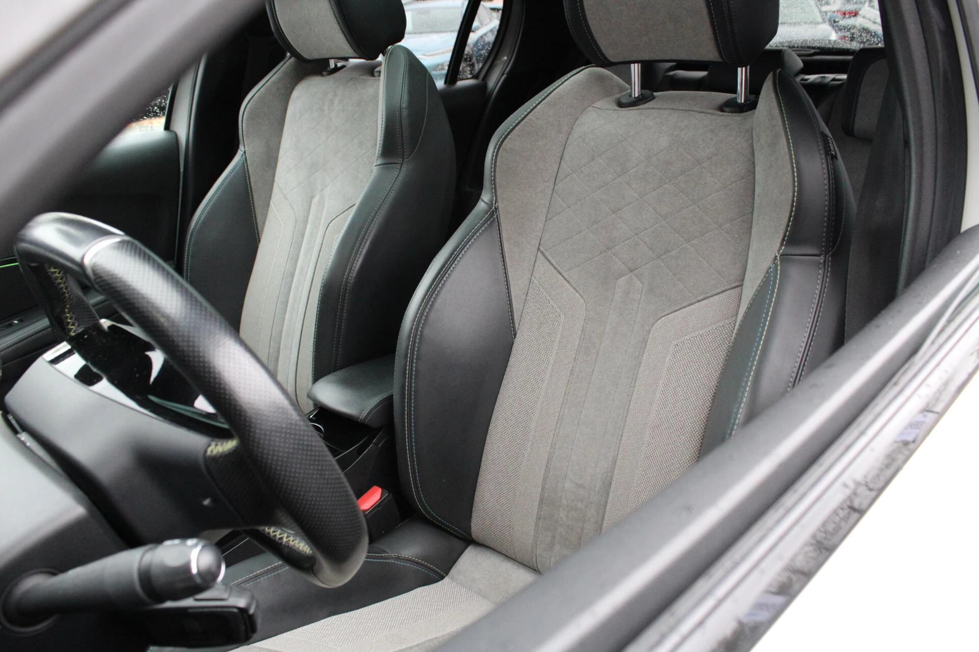 Hoofdafbeelding Peugeot e-208