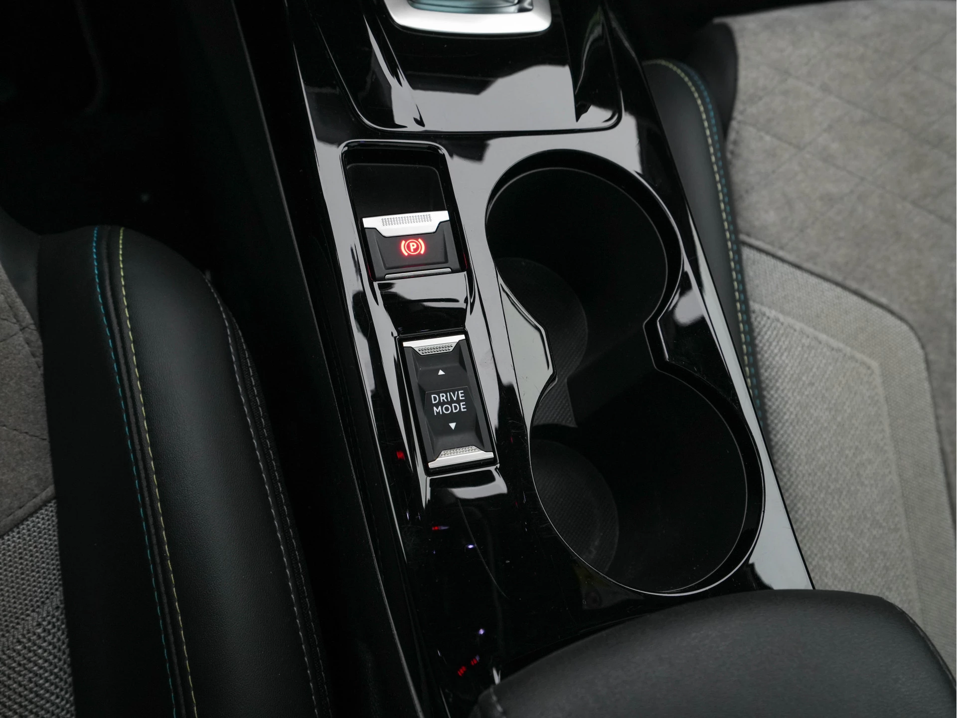 Hoofdafbeelding Peugeot e-208