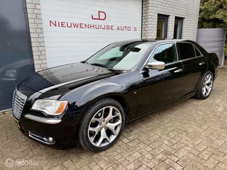Hoofdafbeelding Chrysler 300C Chrysler 300C 3.6 V6, LPG, 139.000km, leder, navi, 20 inch!
