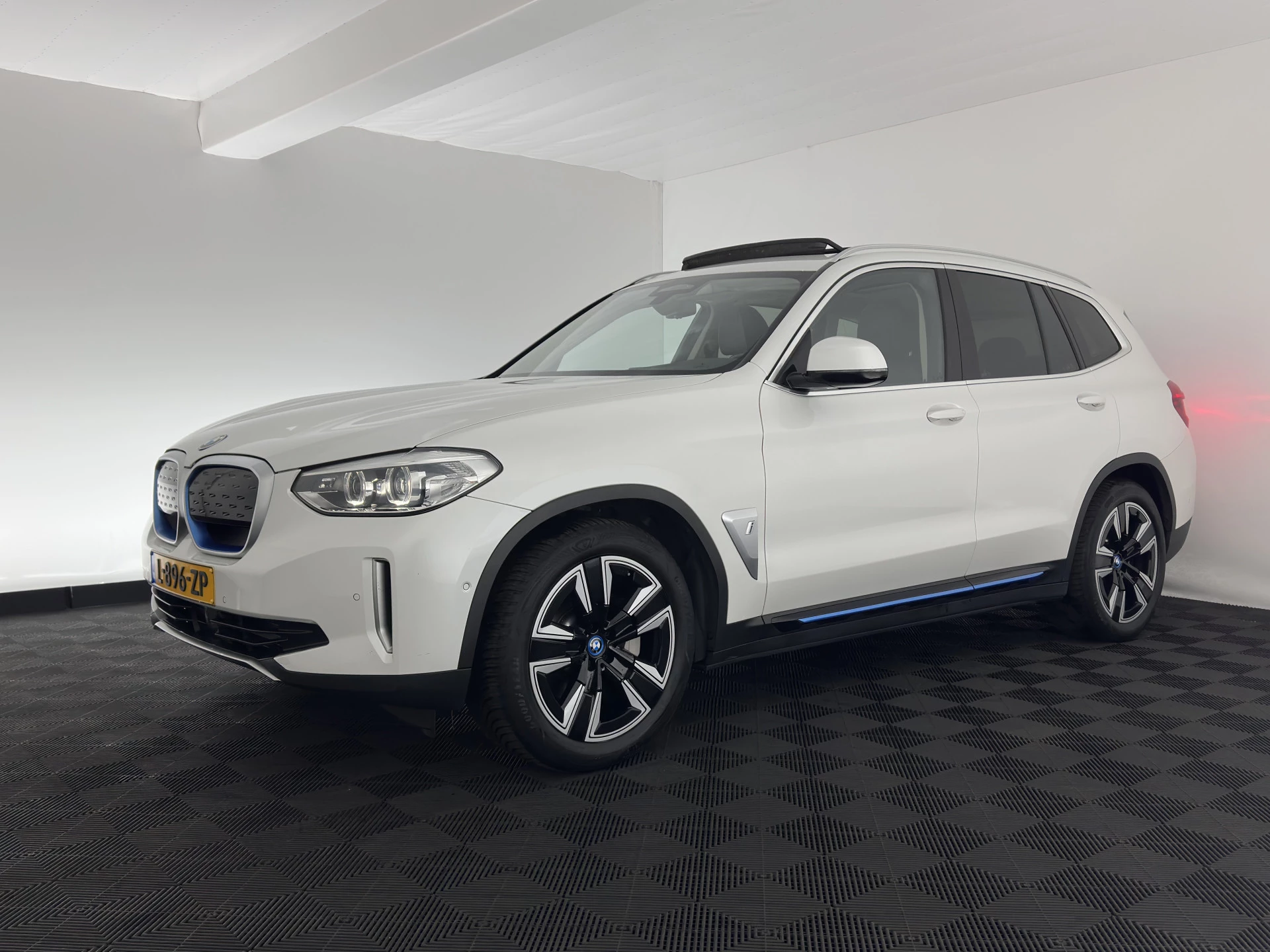 Hoofdafbeelding BMW iX3