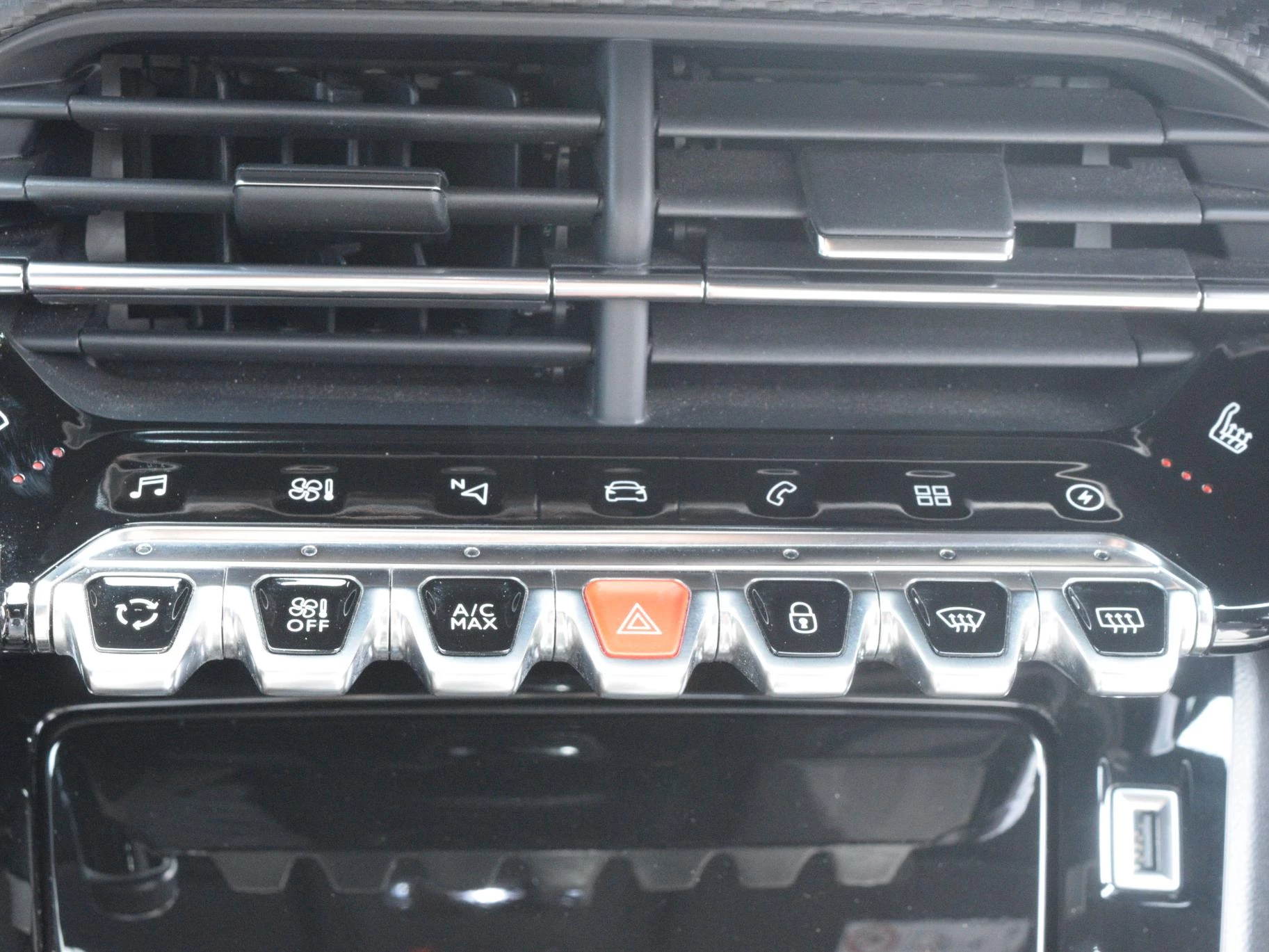 Hoofdafbeelding Peugeot e-2008