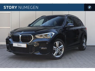 BMW X1 sDrive18i High Executive M Sport Automaat / Panoramadak / Sportstoelen / LED / M Sportonderstel / Achteruitrijcamera / Stoelverwarming