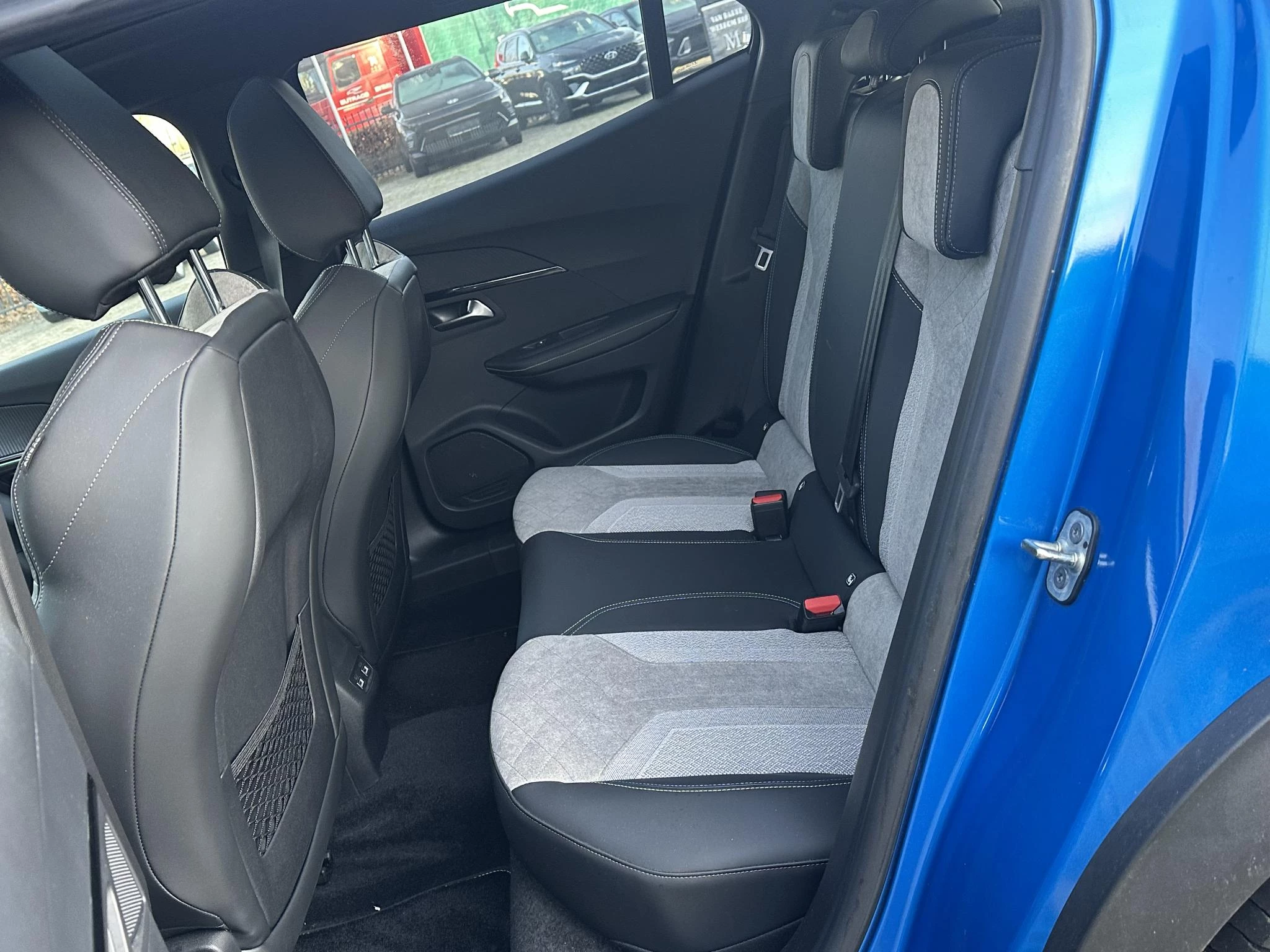 Hoofdafbeelding Peugeot e-2008