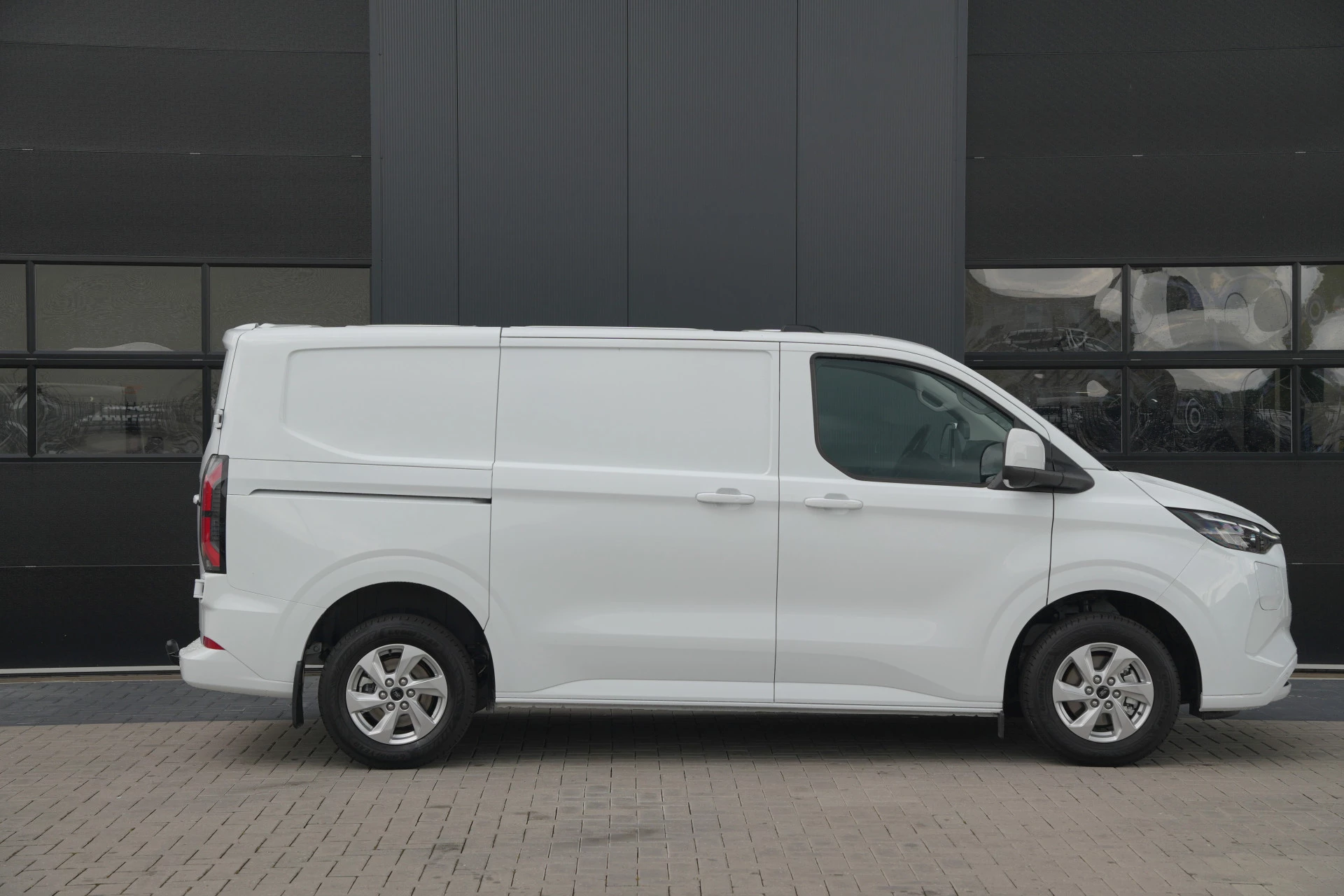 Hoofdafbeelding Ford E-Transit Custom