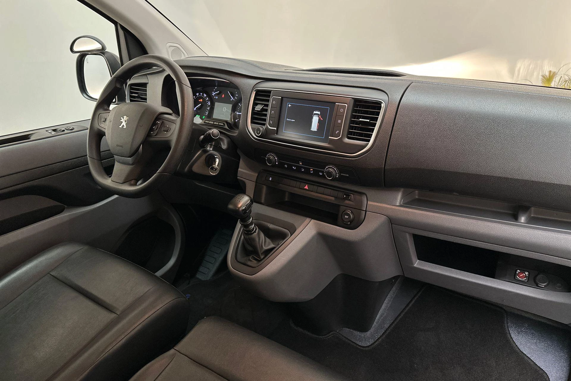 Hoofdafbeelding Peugeot Traveller
