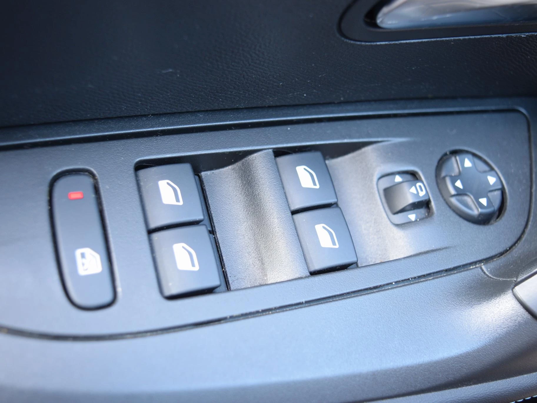 Hoofdafbeelding Peugeot e-2008