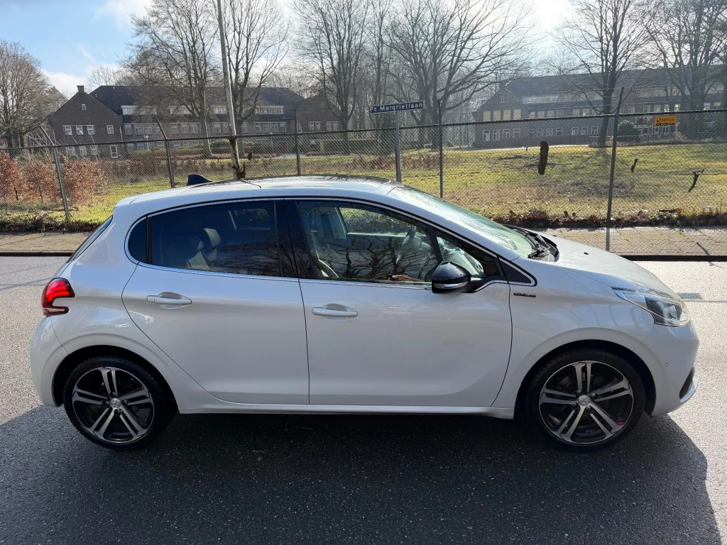 Hoofdafbeelding Peugeot 208