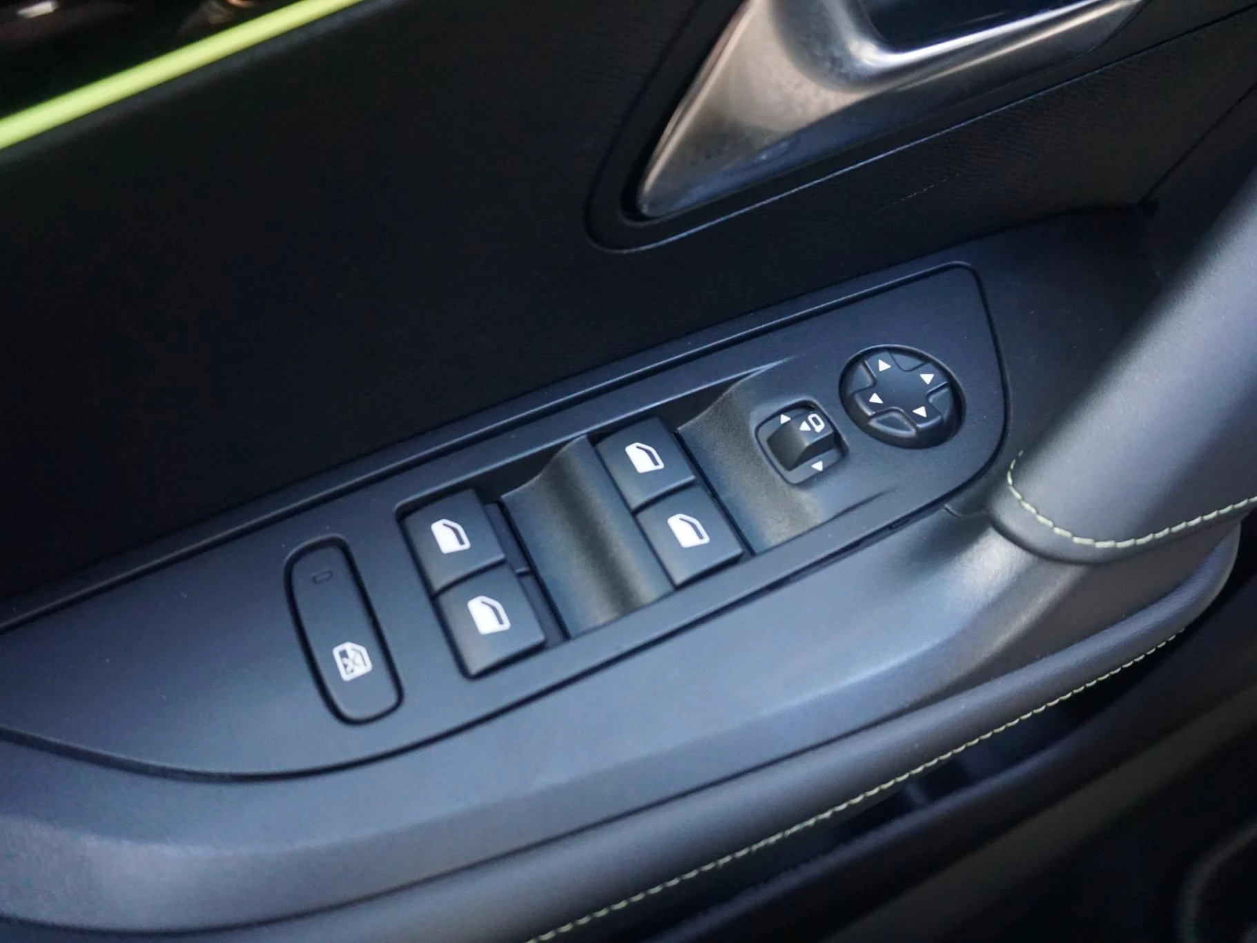 Hoofdafbeelding Peugeot e-2008