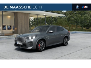 BMW iX2 eDrive20 M Sport / Panoramadak / Trekhaak / Sportstoelen / Head-Up / M Adaptief onderstel / Parking Assistant Plus / Adaptieve LED