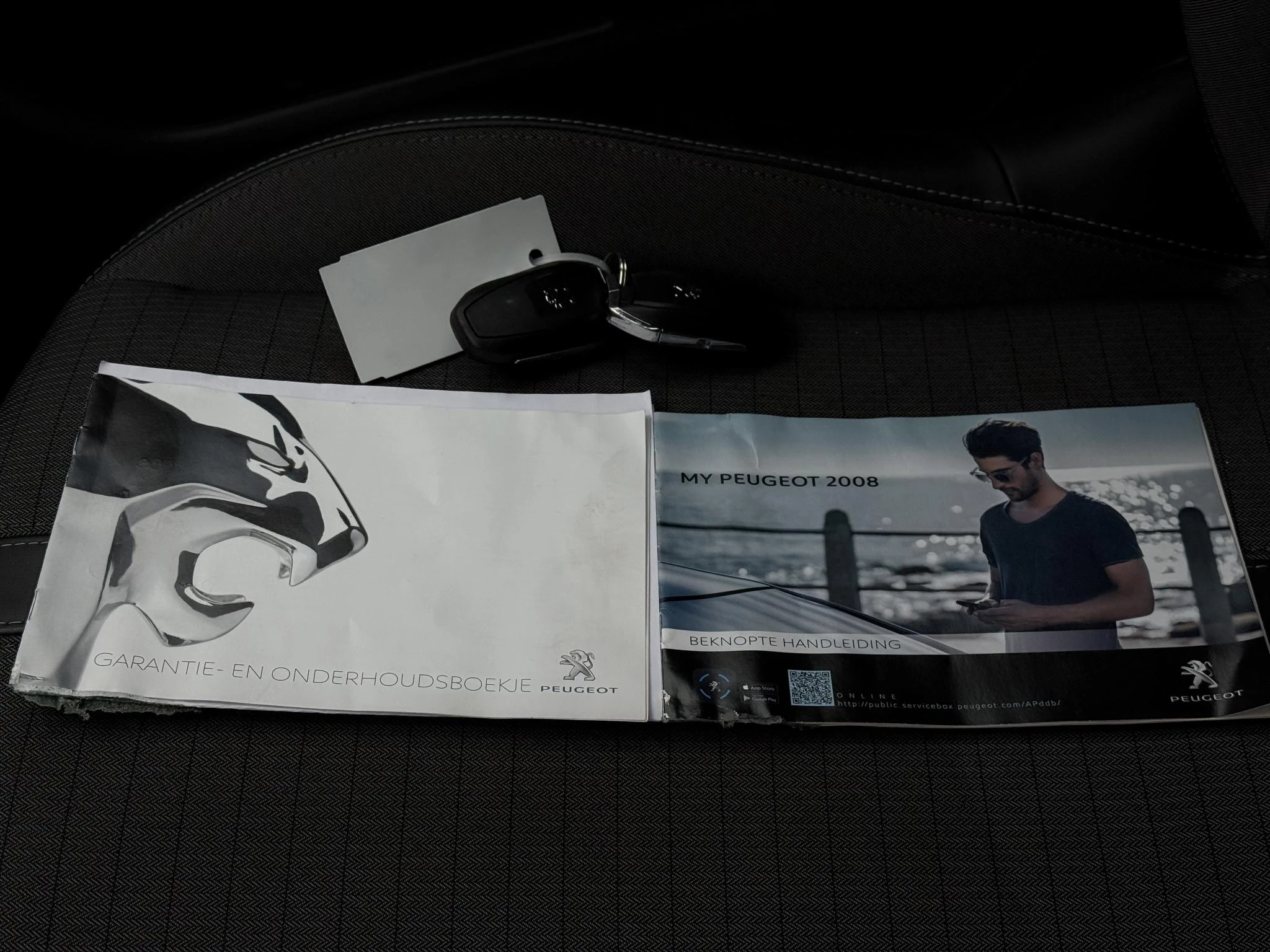 Hoofdafbeelding Peugeot e-2008