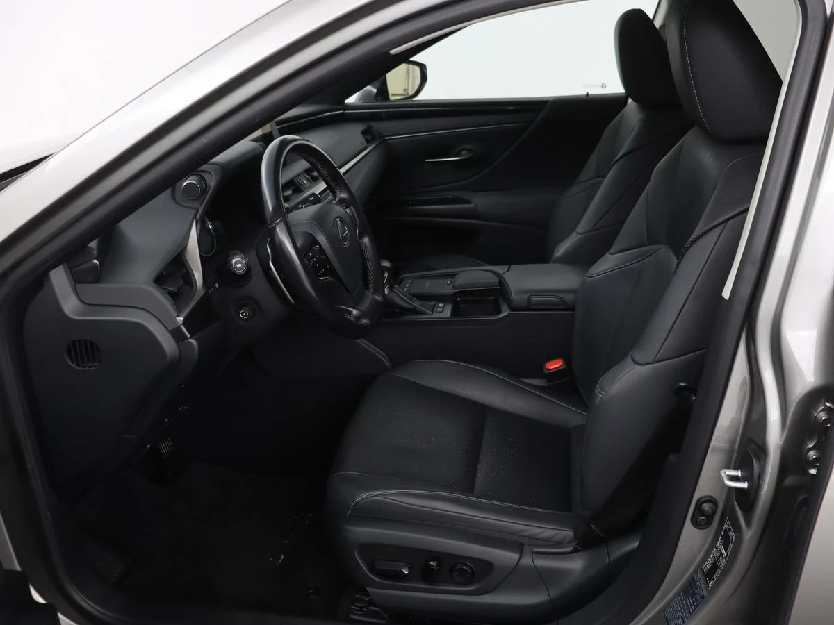 Hoofdafbeelding Lexus ES
