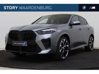 Hoofdafbeelding BMW X2 BMW X2 sDrive20i M Sport Automaat / Panoramadak / Trekhaak / Sportstoelen / Achteruitrijcamera / M Adaptief onderstel / Comfort Access / 	Adaptieve LED
