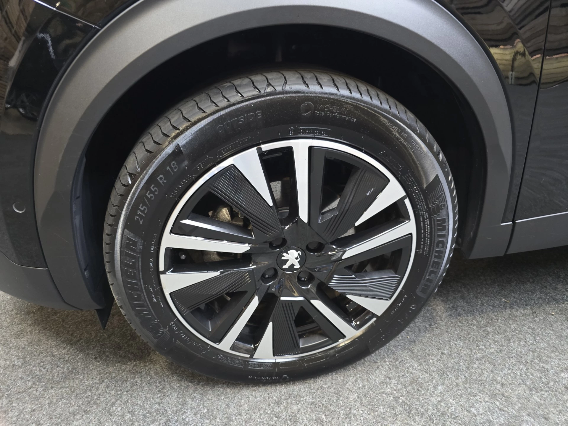 Hoofdafbeelding Peugeot e-2008