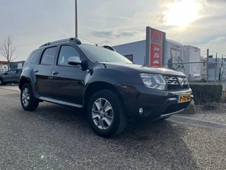 Dacia Duster 1.2 TCe 4x2 Blackshadow | Nieuwe Ketting | Afneembare trekhaak | Camera | Cruise control | Lederen bekleding | Dakreling