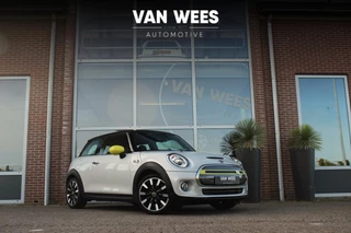 Hoofdafbeelding MINI Electric ➡️ Mini Mini Electric Yours 33 kWh | 1e eigenaar | inc BTW | NL auto | Pano | Head-up | Harman-kardon | Camera | LED | Sportstoelen | Leer | DAB | PDC | Climate control |