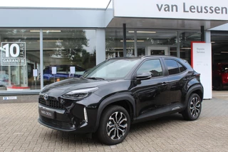 Toyota Yaris Cross 1.5 HYBRID STYLE PANO-DAK EL-ACHTERKLEP STOEL-STUUR & RUITENWISSER VERW. HEAD-UP KEYLESS