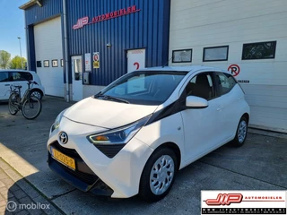Hoofdafbeelding Toyota Aygo Toyota Aygo 1.0 VVT-i x-play 5 deurs airco, camera