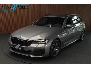 BMW 5 Serie Touring 520i M-Sport HUD Matrix DAP ACC Leer PDC Elektr. uitklapbaar trekhaak Elektr. bedienbaar achterklep Navi Camera Climate (3-zone) Memory seats PDC Zwarte binnenhemel LM velgen BTW auto