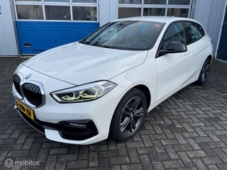 Hoofdafbeelding BMW 1 Serie BMW 1-serie 118i Executive Automaat-Sp.interieur-17''-Navi.