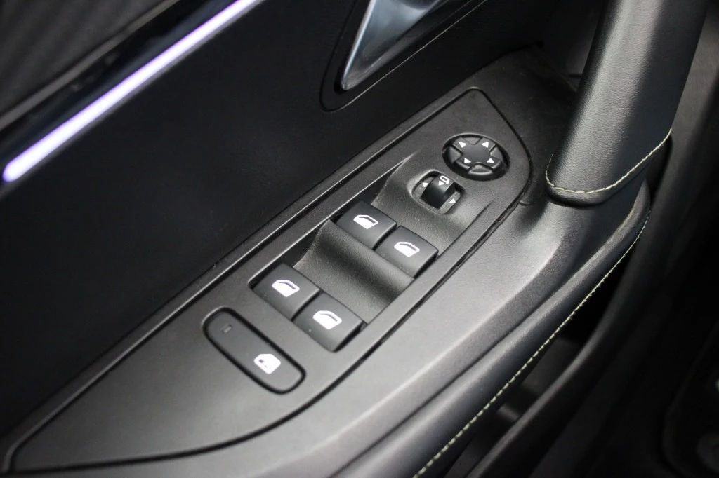 Hoofdafbeelding Peugeot e-2008